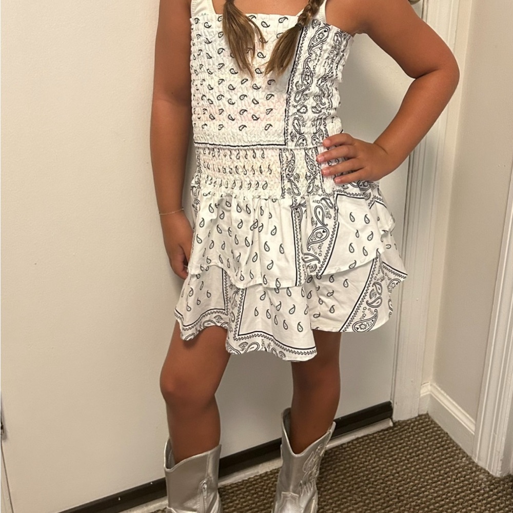 Theme White & Black Paisley Set